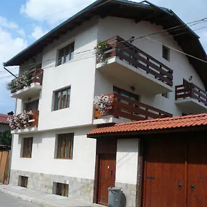 rezervați aici