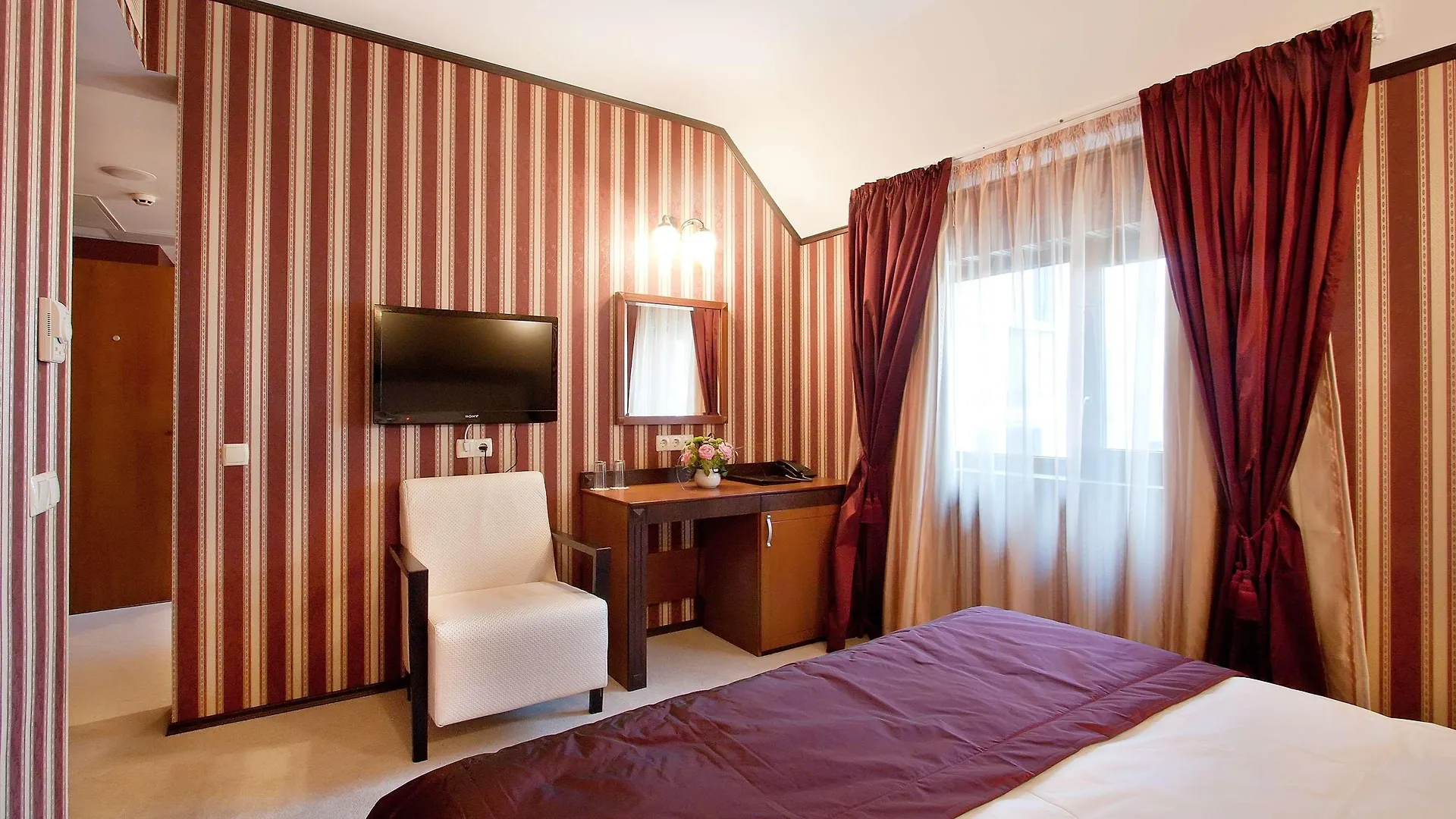 Best Western Plus Bristol Hotel Sofia 4*,